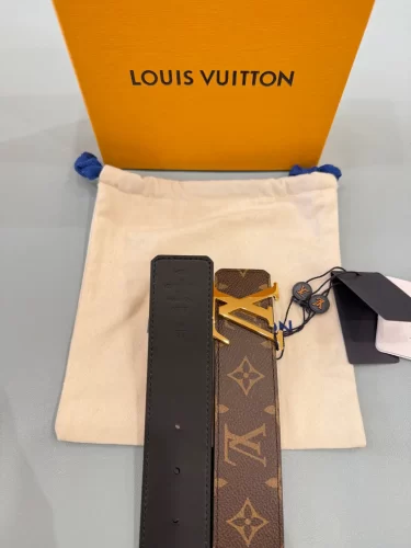 Louis Vuitton M0566Q Monogram LV Initiales 40mm Reversible Belt photo review